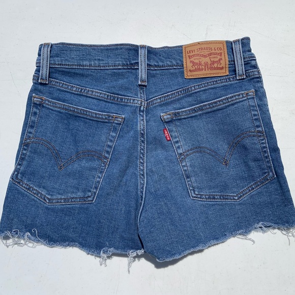 levi Jean shorts - Picture 2 of 3